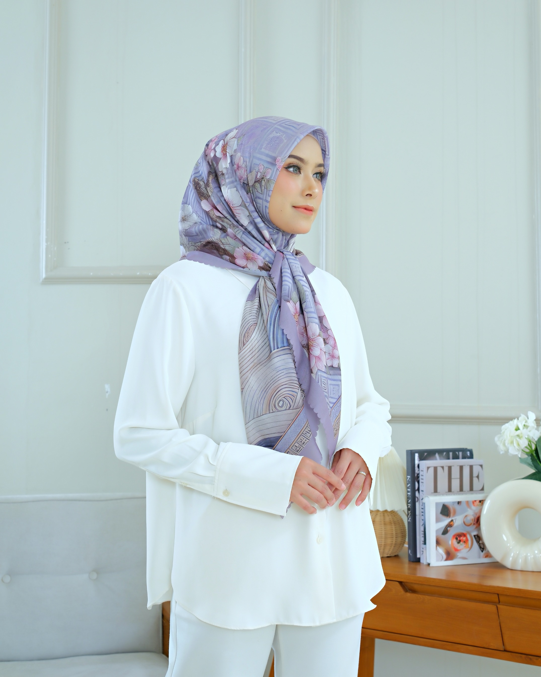Square Hijab THE ZEN 110x110 in Murasaki