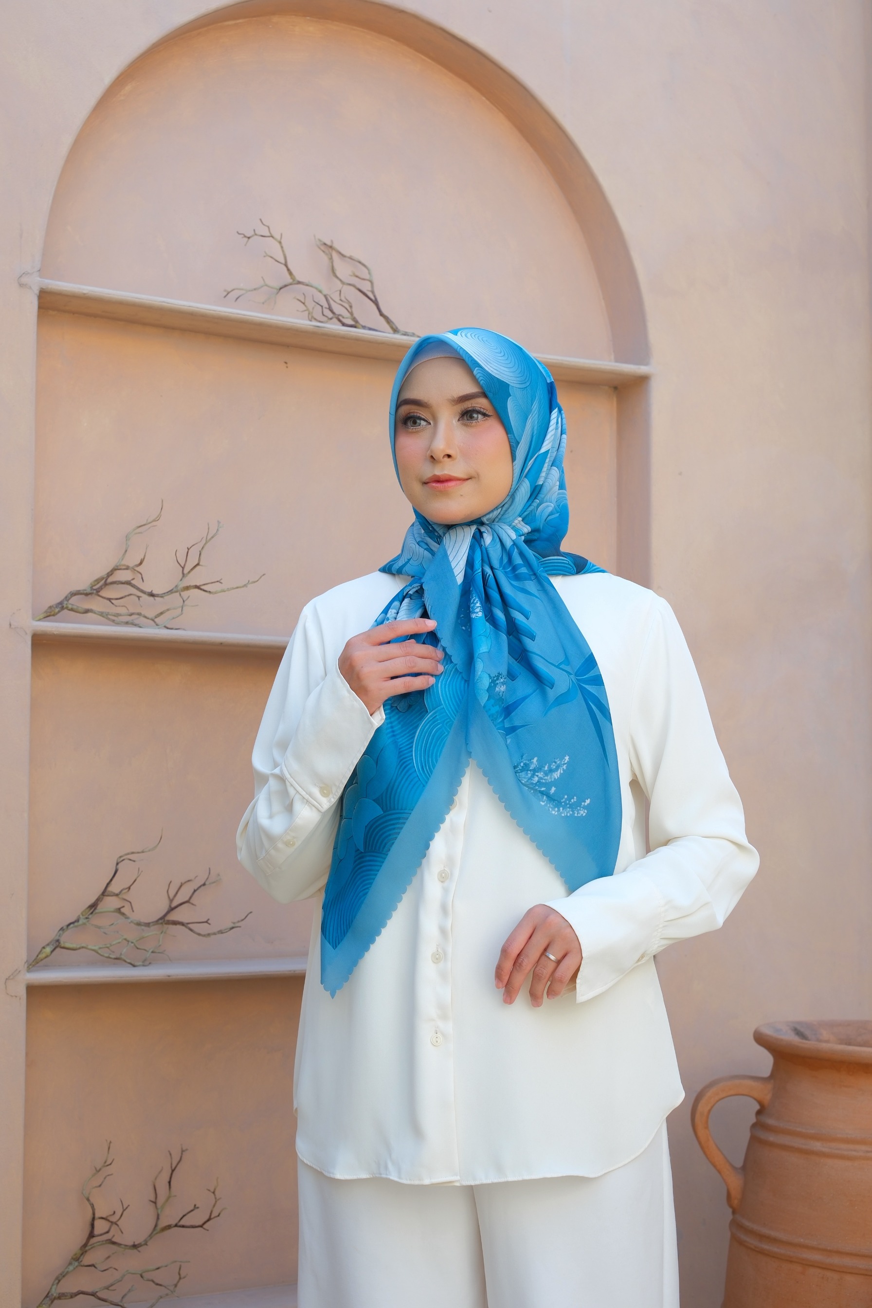 Square Hijab NIWA 110x110 in Nezu