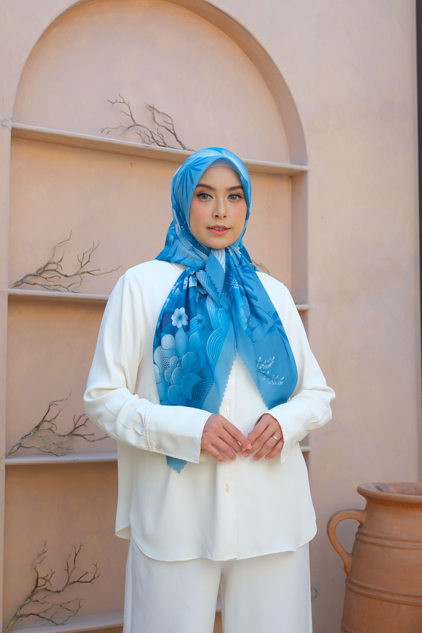 Square Hijab NIWA 110x110 in Nezu