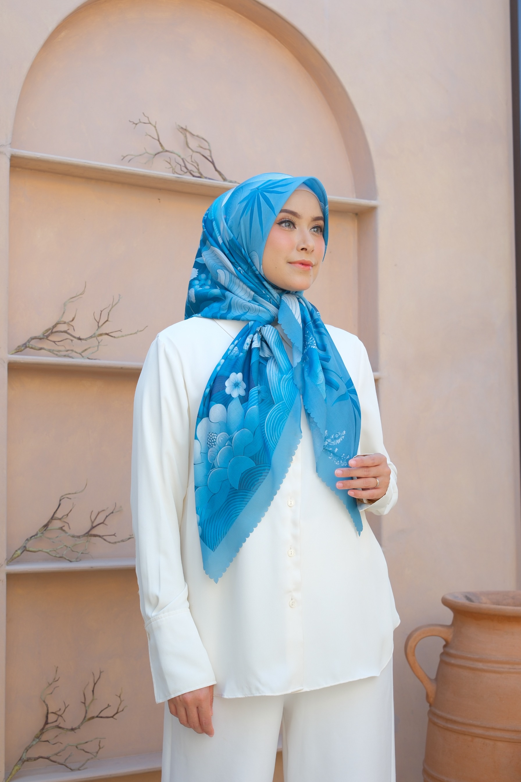 Square Hijab NIWA 110x110 in Nezu