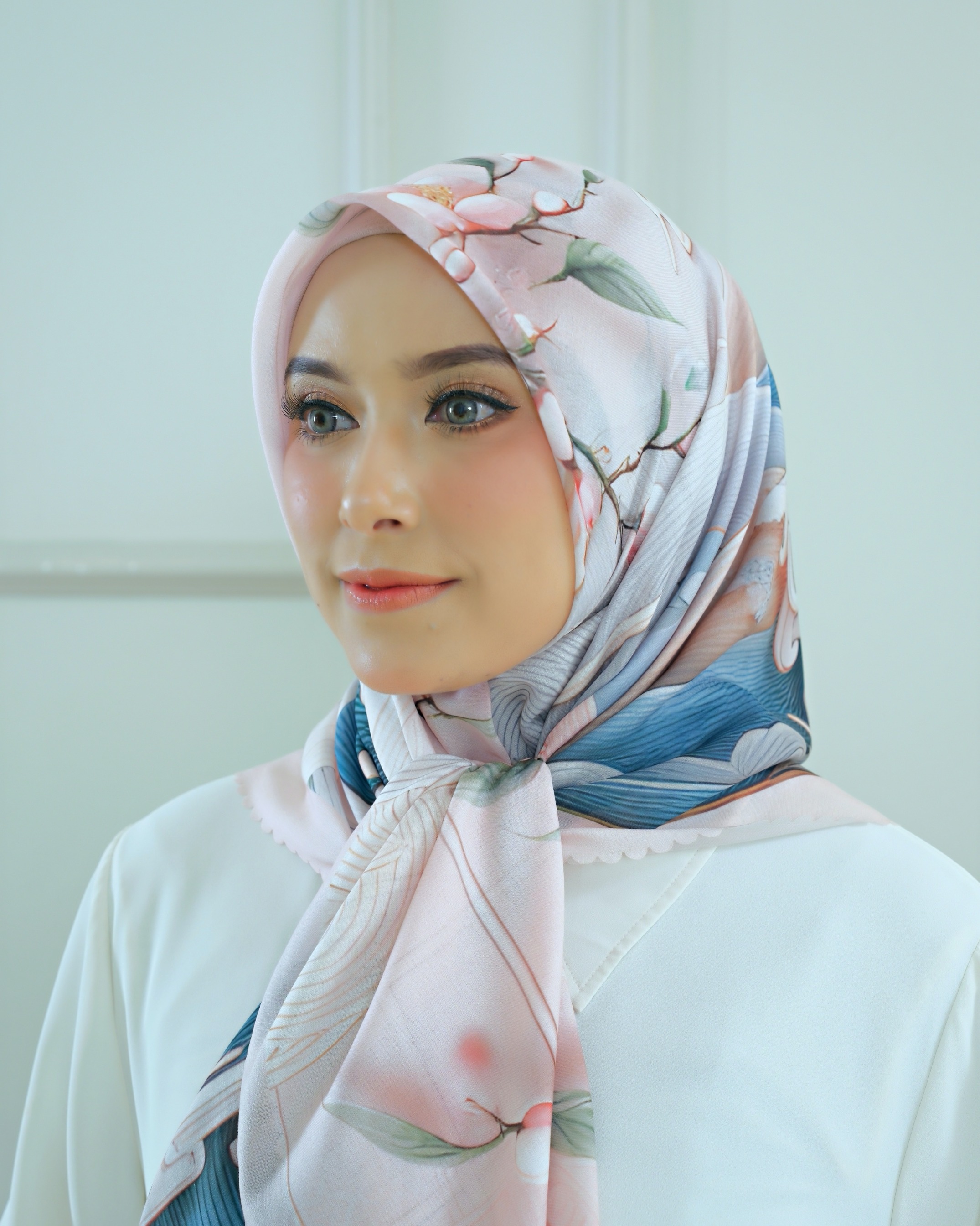 Square Hijab THE ZEN 110x110 in Pinku