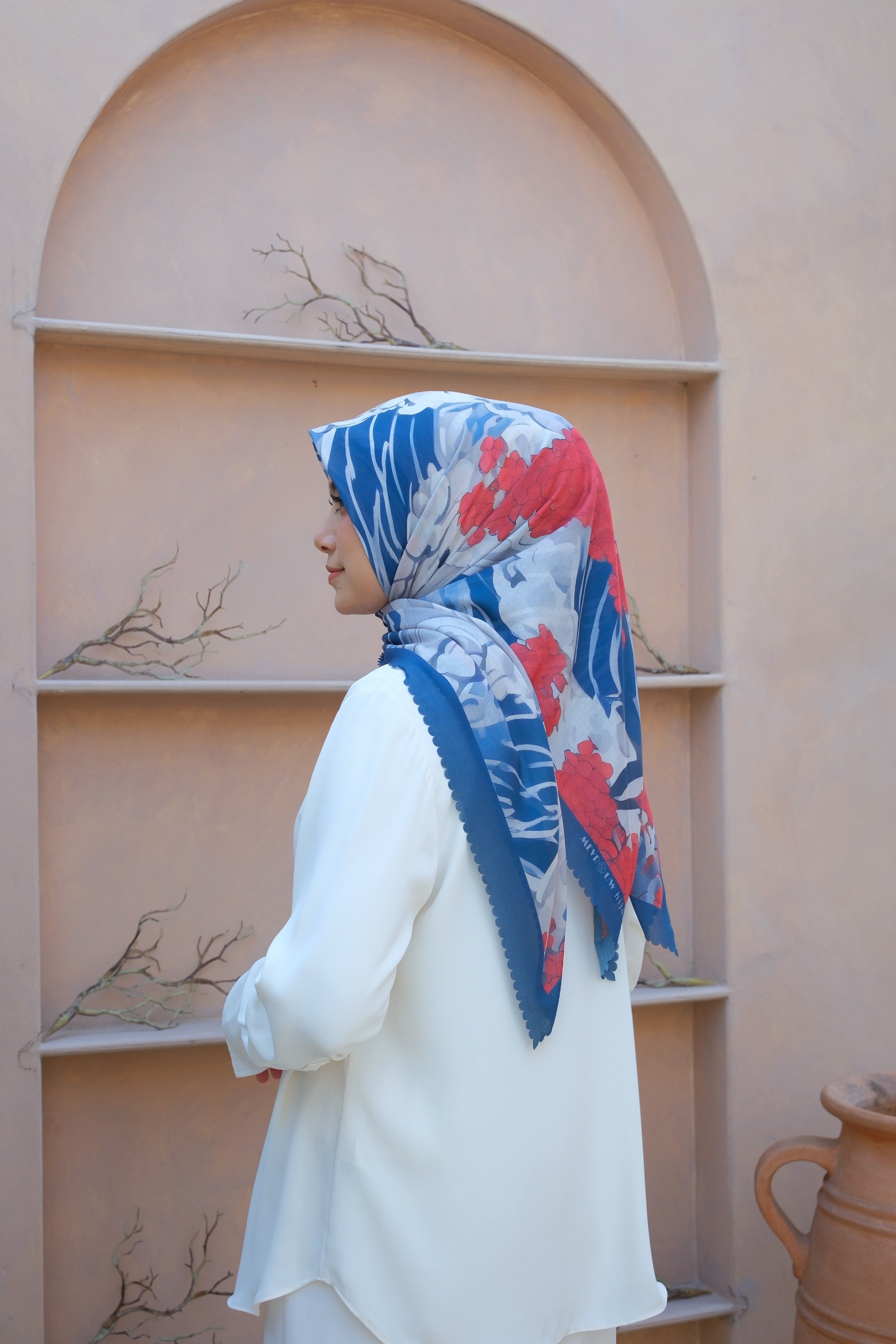 Square Hijab OCEAN 110x110 in Whale