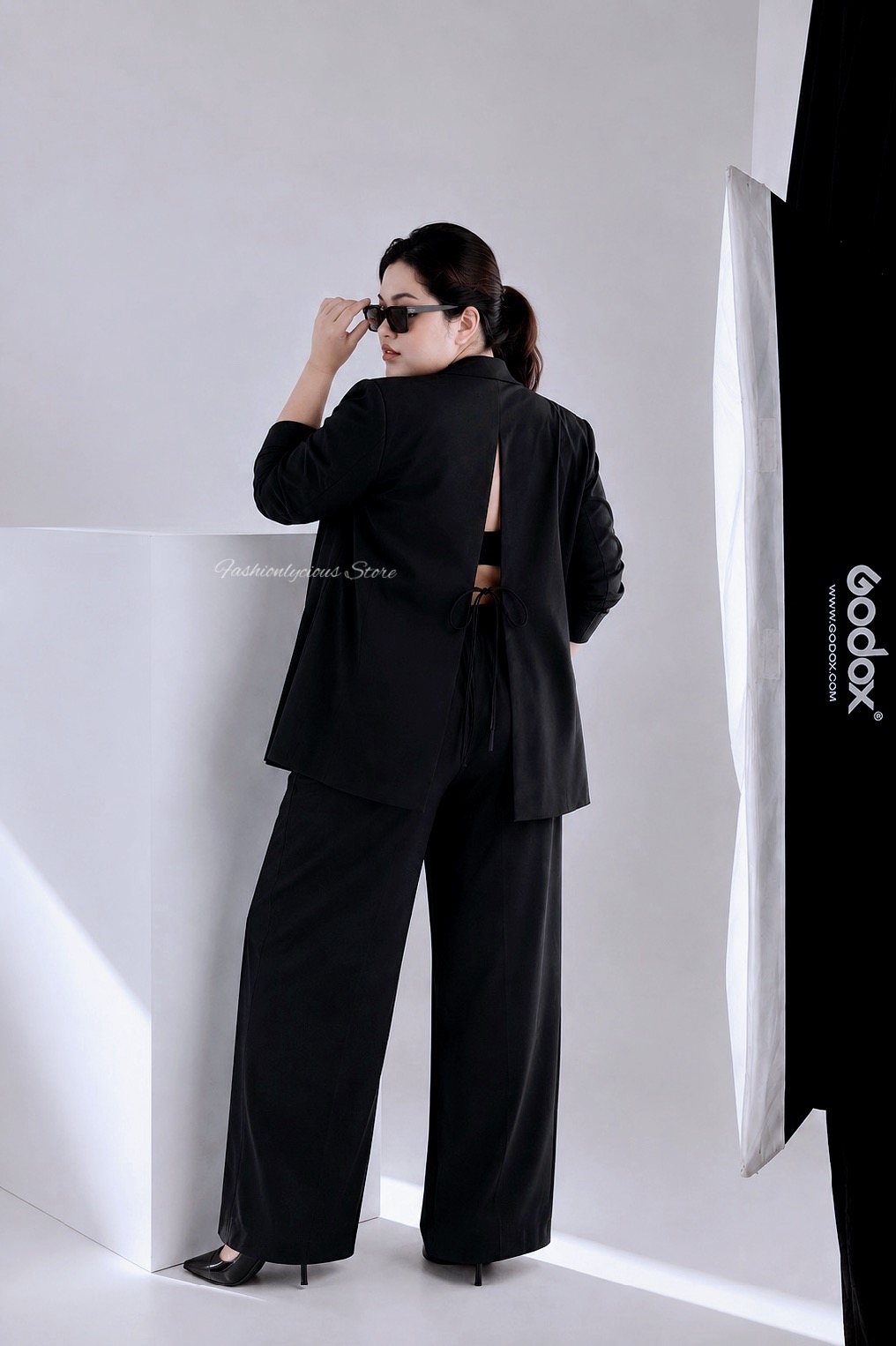 BACKLESS BLAZER