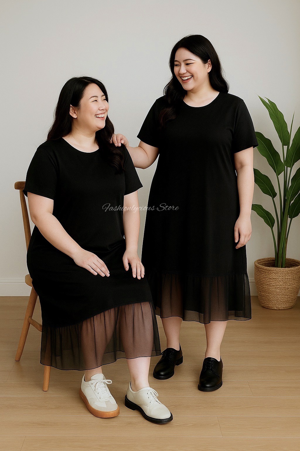 SIMPLE DRESS WITH THE DETAIL