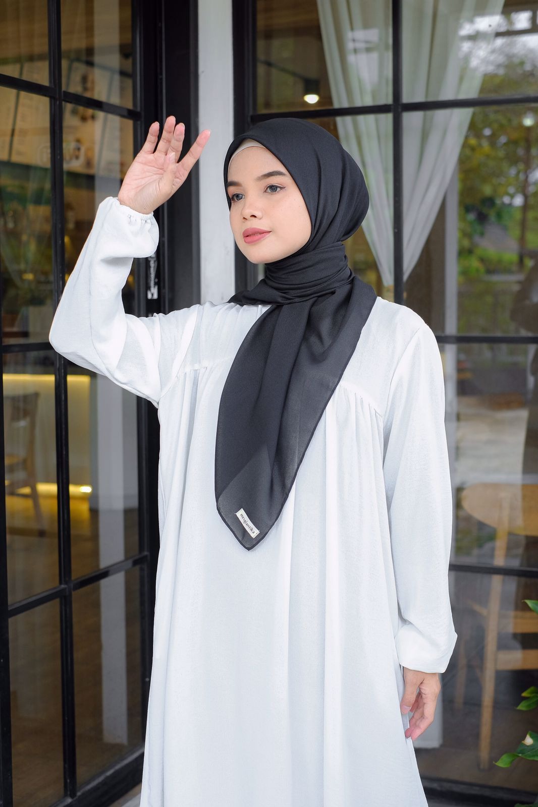 Kineka Paris ( Black)