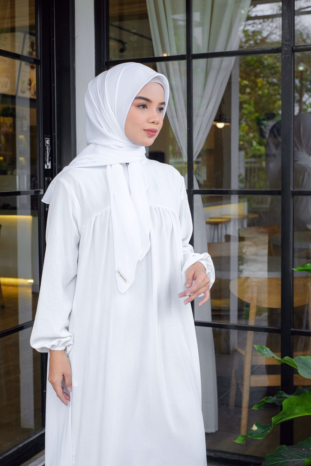 Kineka Paris ( Broken white)