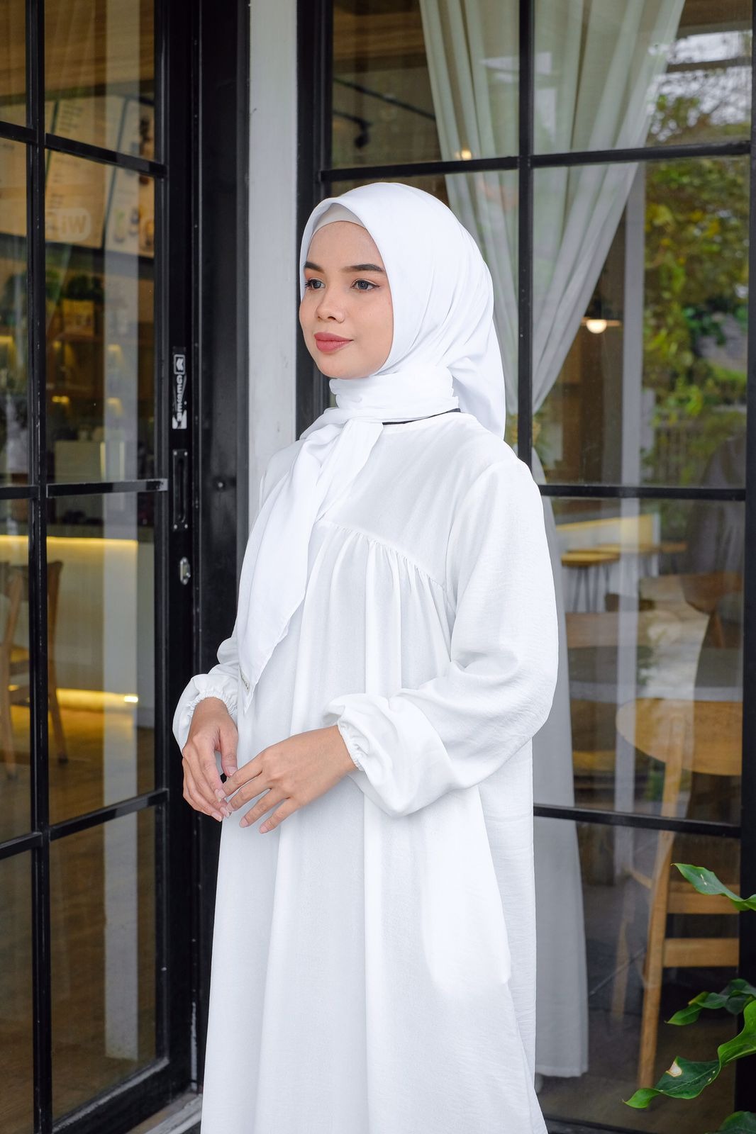 Kineka Paris ( Broken white)