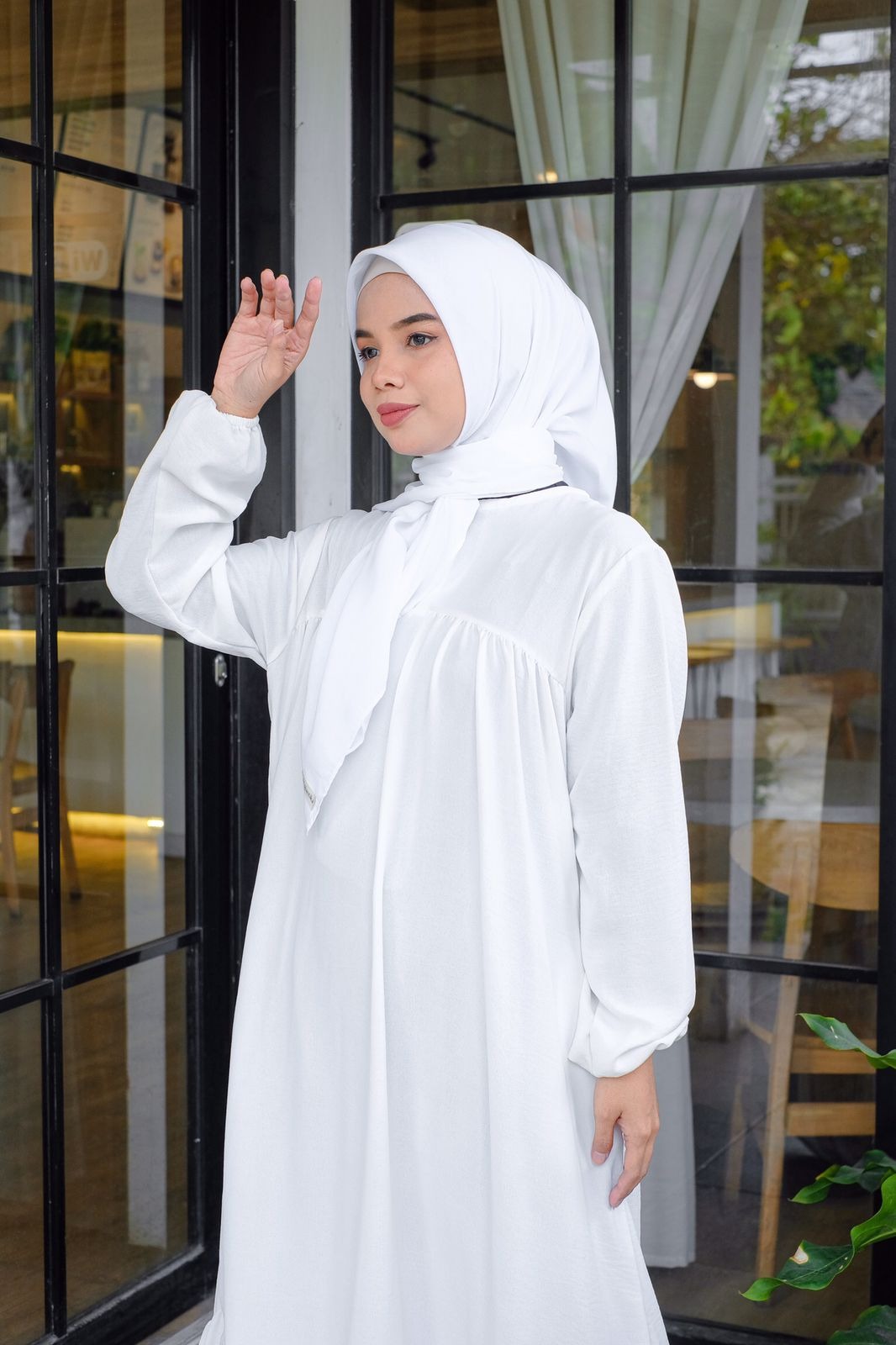 Kineka Paris ( Broken white)
