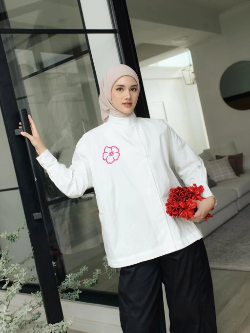 Image of Amora blouse.