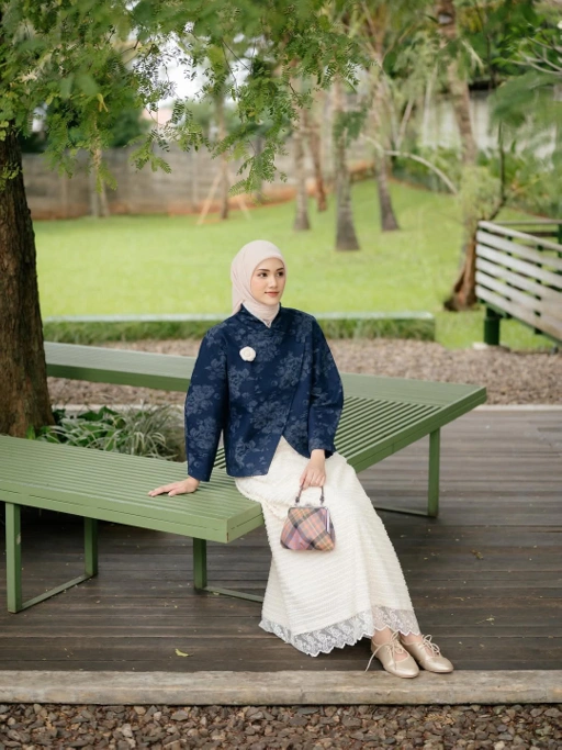 Image of Luira top flower navy