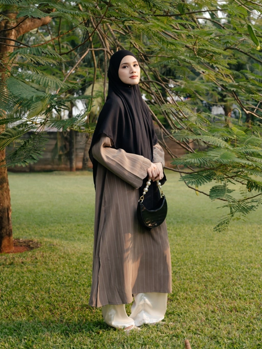 Luma Slit Abaya Stripe