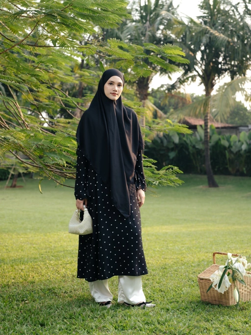 Luma Slit Abaya Polka