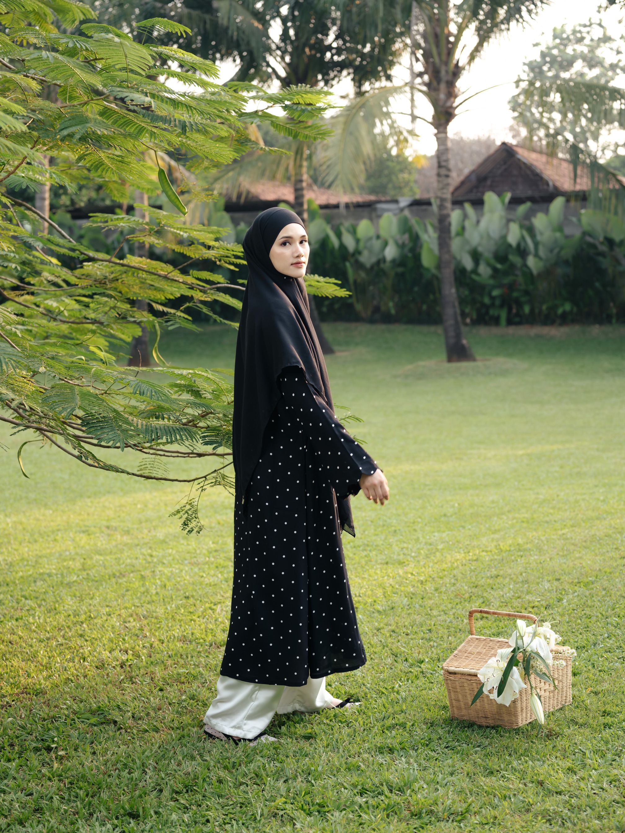 Luma Slit Abaya Polka