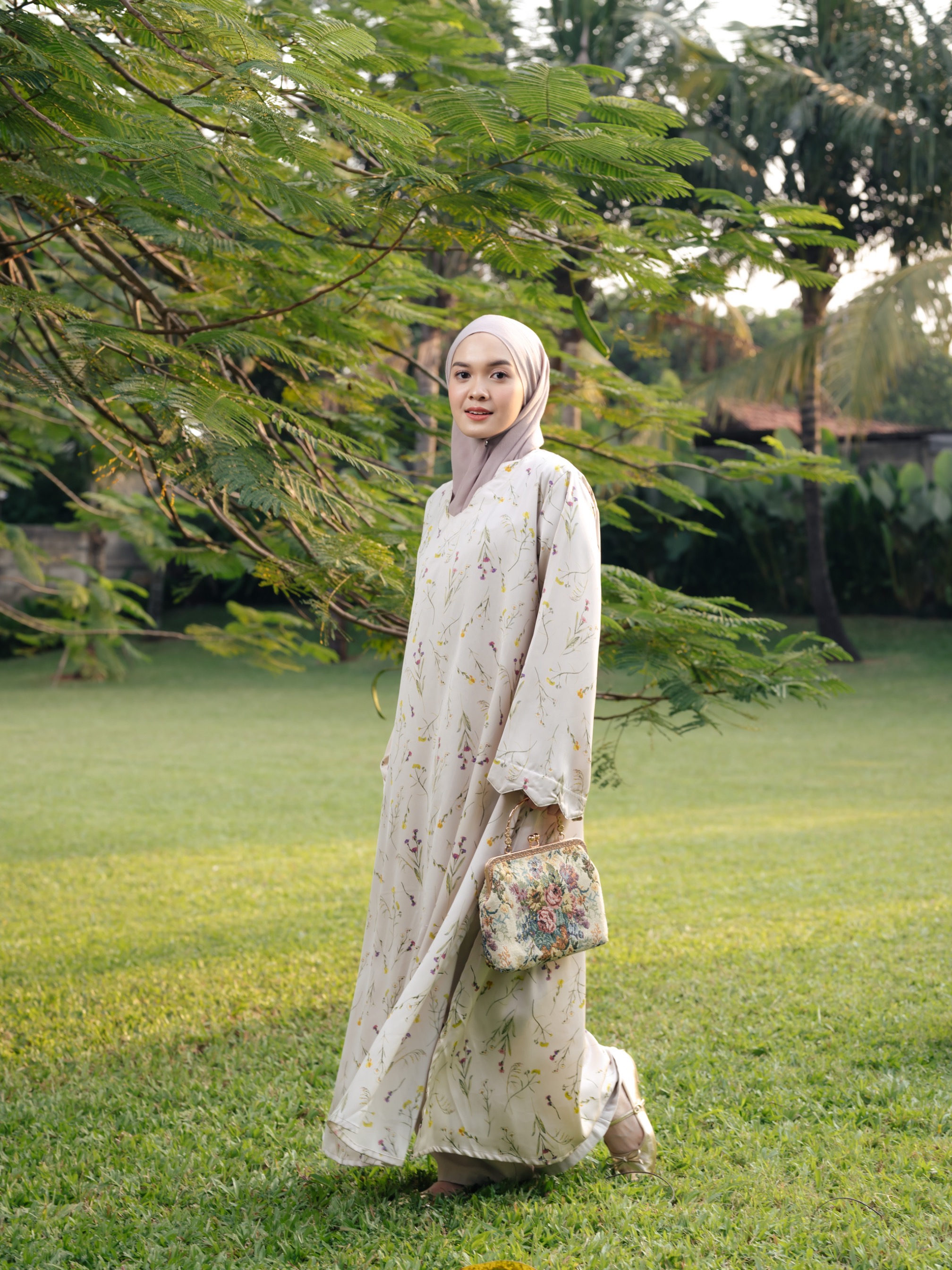 Luma Slit Abaya Garden