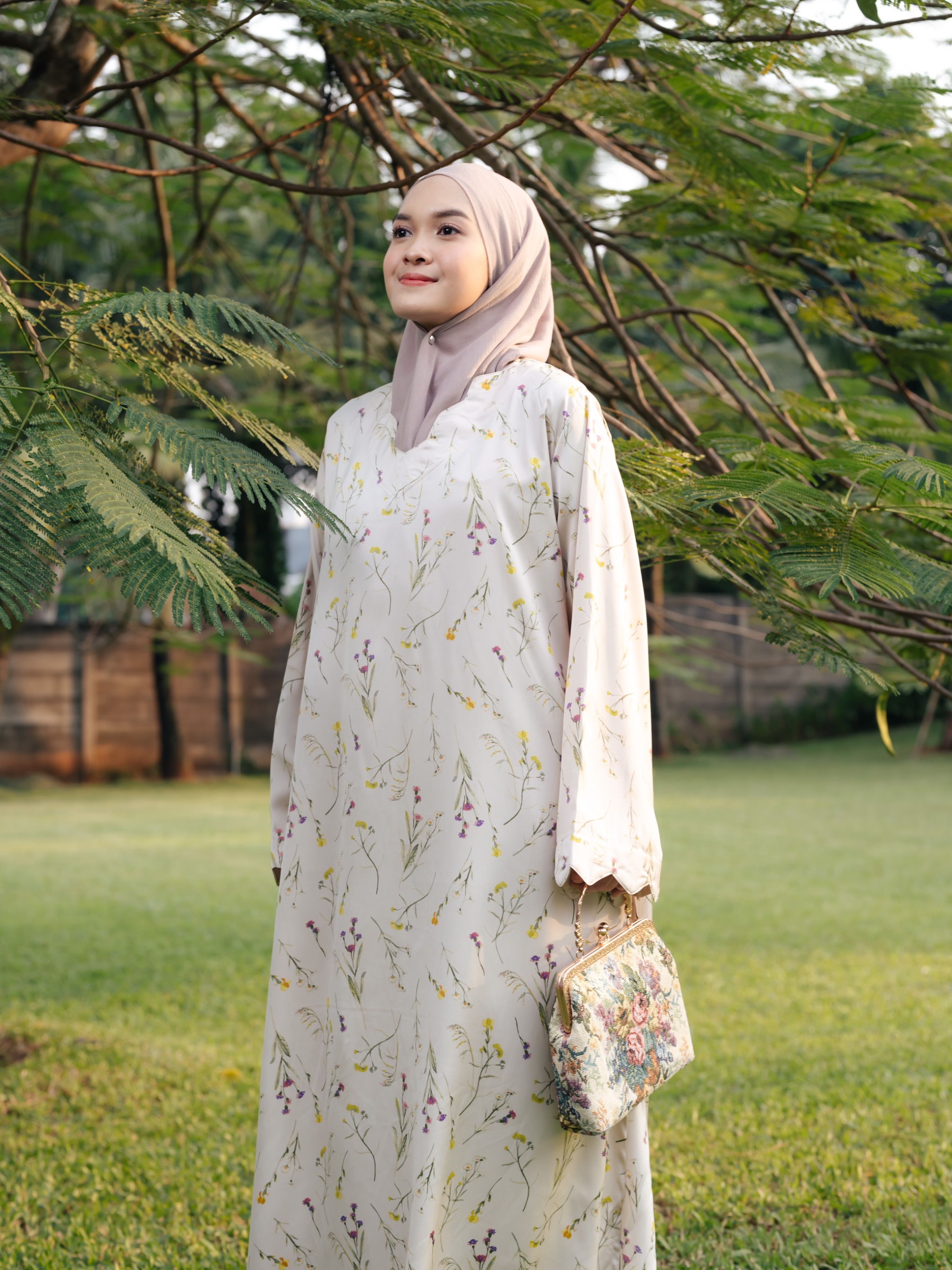 Luma Slit Abaya Garden