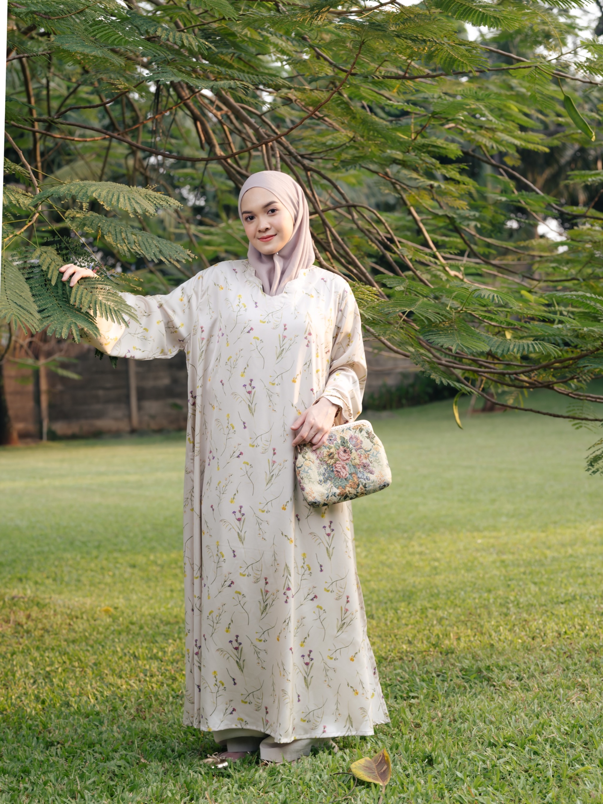 Luma Slit Abaya Garden