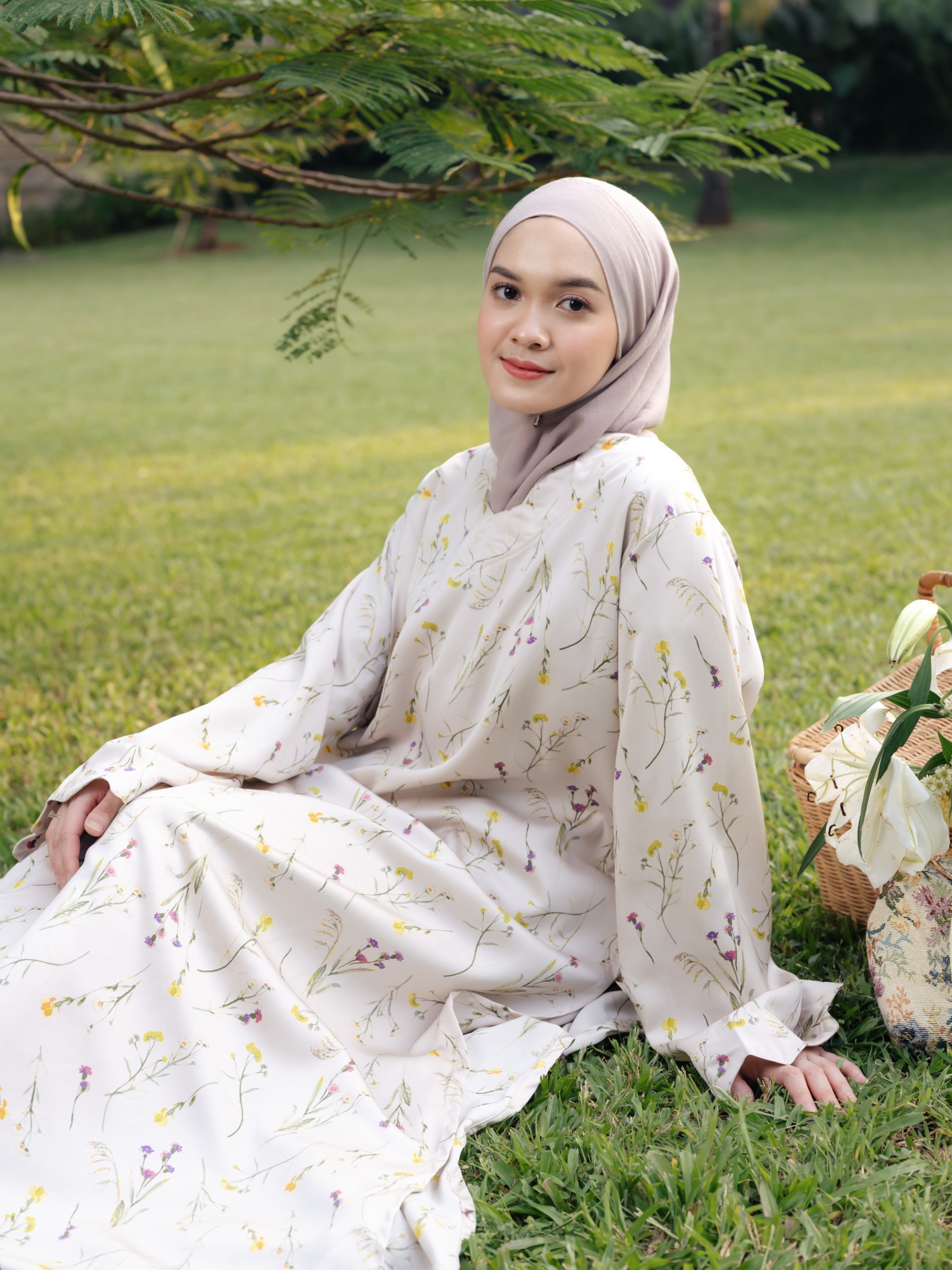 Luma Slit Abaya Garden