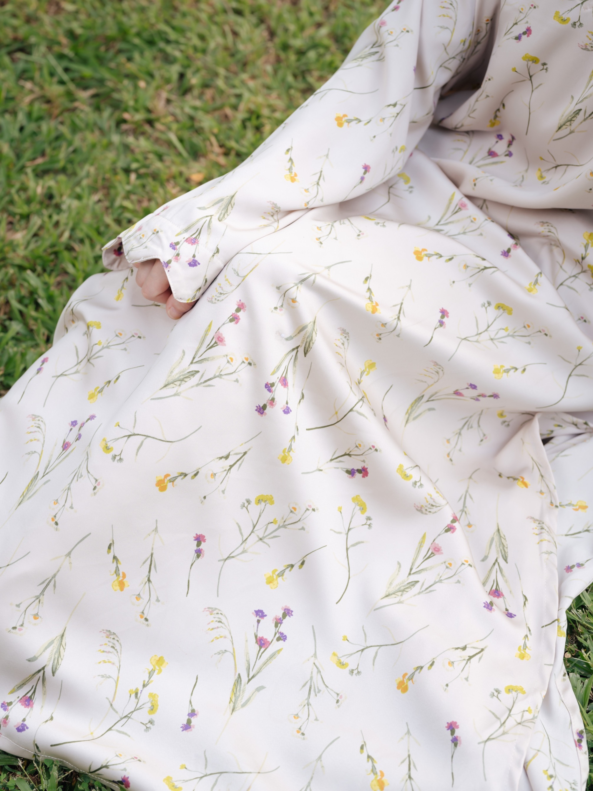 Luma Slit Abaya Garden