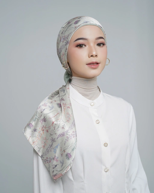 Image of Winonamodest X Tatuis - Abloom Vintage Instant Scarf