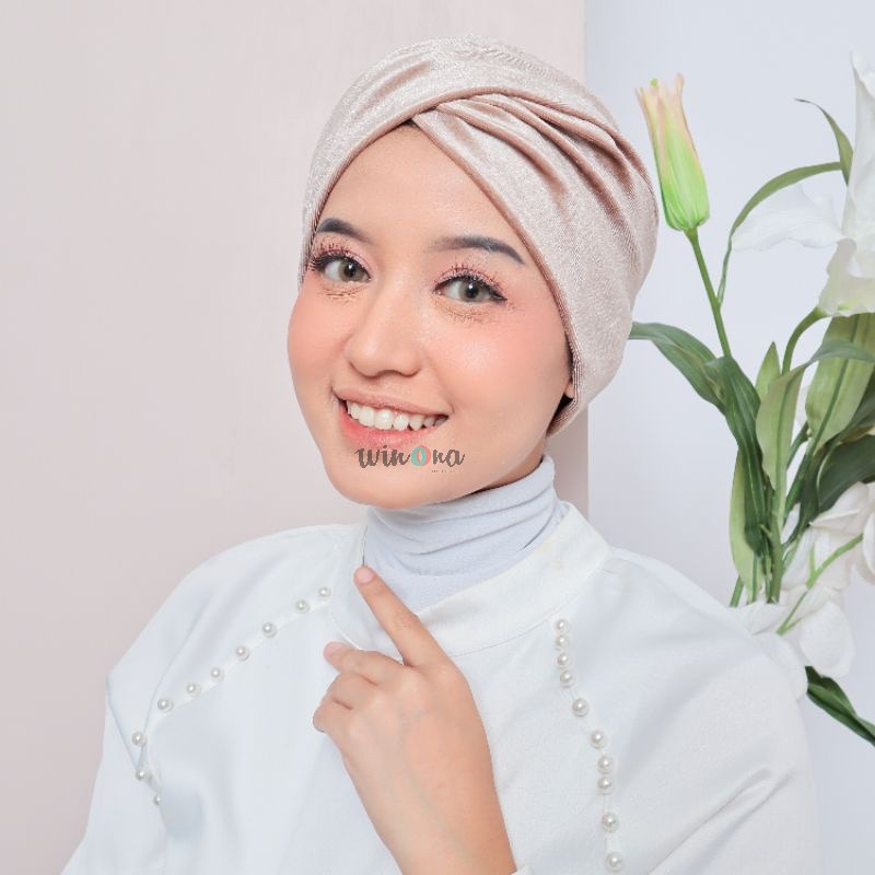 Image of Emilee Velvet Turban Winonamodest - Turban Instant aksen twist bludru formal untuk lebaran formal