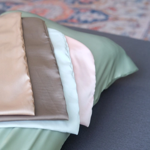 Image of Winonamodest - Bundling Mou Satin Silk Pillowcase + Clement Double Sided Free Mini Satin Scrunchie