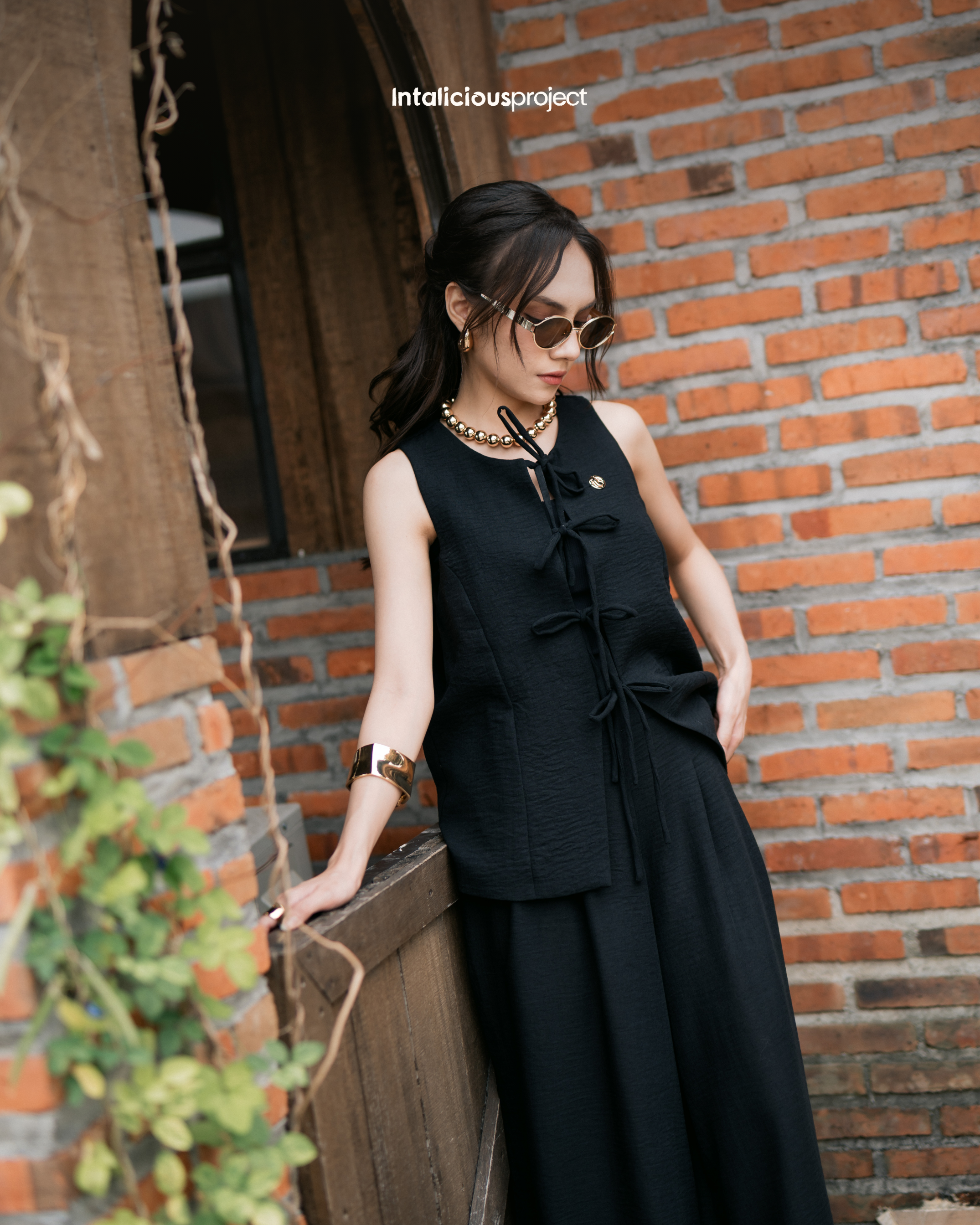 Intaliciousproject - Elodie Set in Onyx