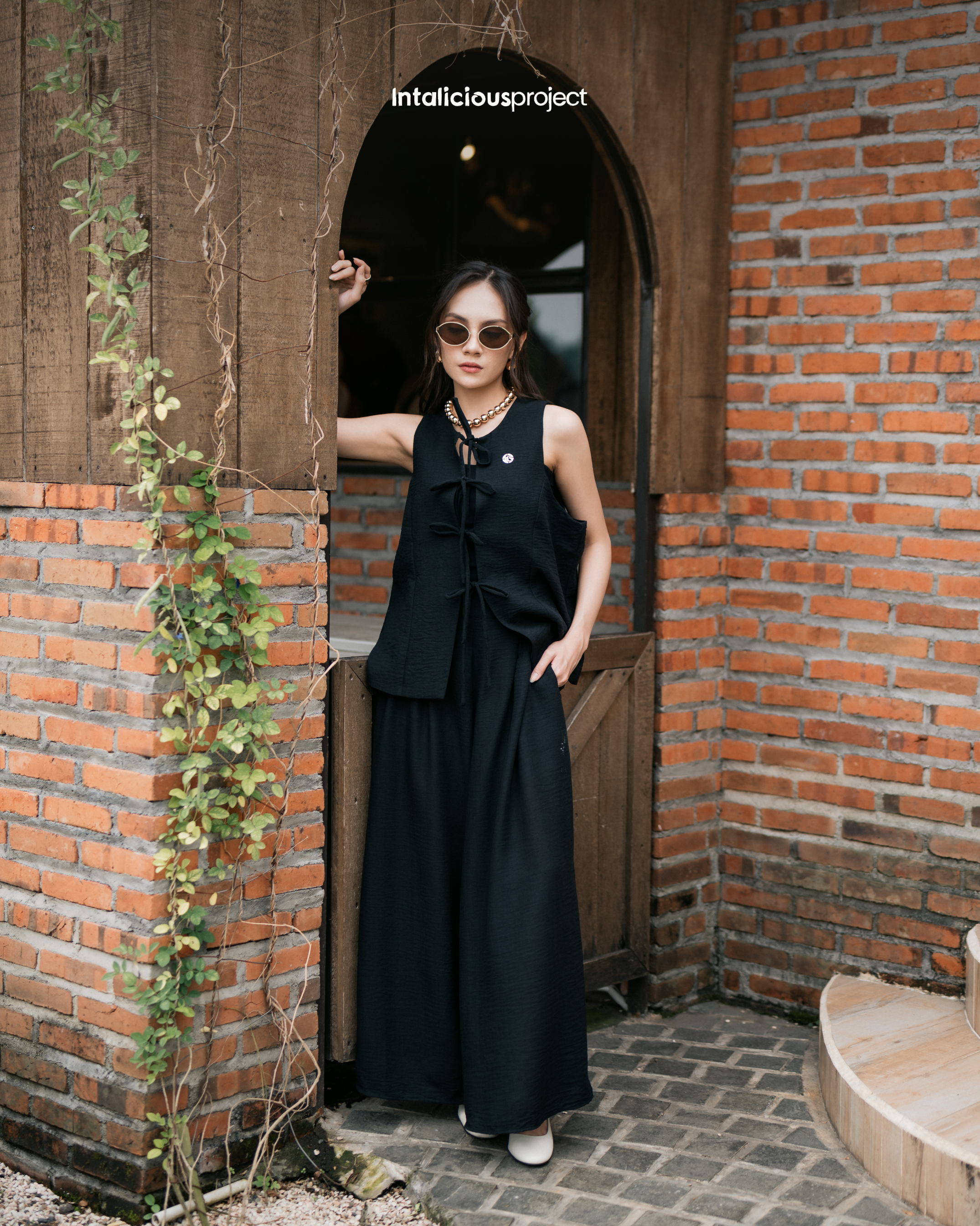 Intaliciousproject - Elodie Set in Onyx