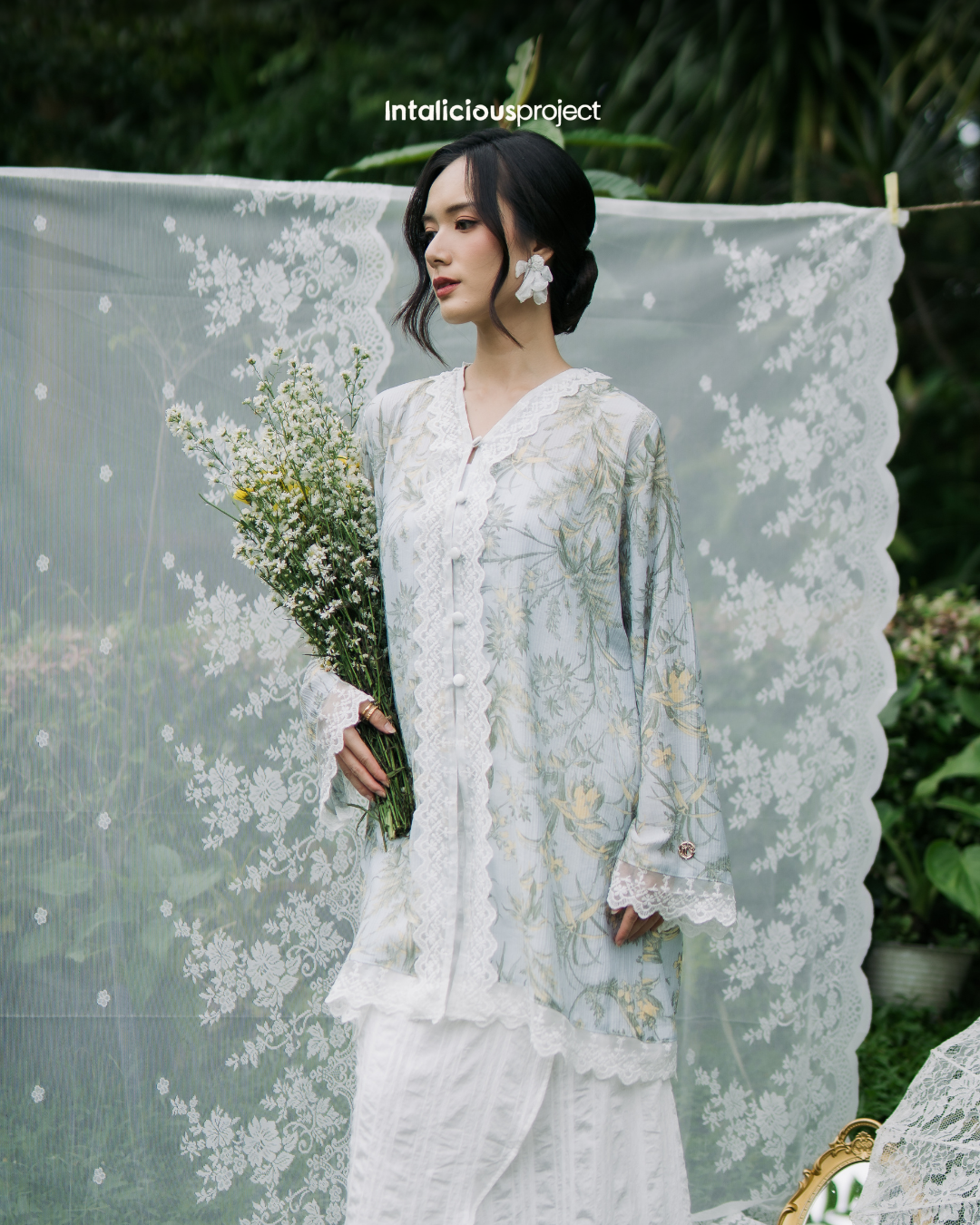 Intaliciousproject - Binar In Tunik