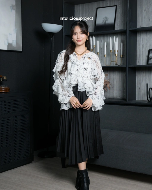 Image of Intaliciousproject - Sierra Blouse In Noir Bloom
