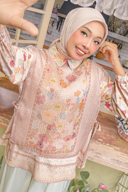 Image of Syahara Blouse by Kienka X Jihan Sahira Fuzz