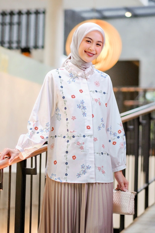 Image of Shani Blouse Whisper