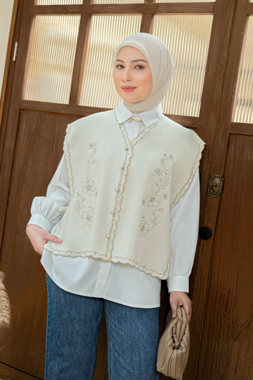 Image of Vasa Embroidery Set Vest Creamy