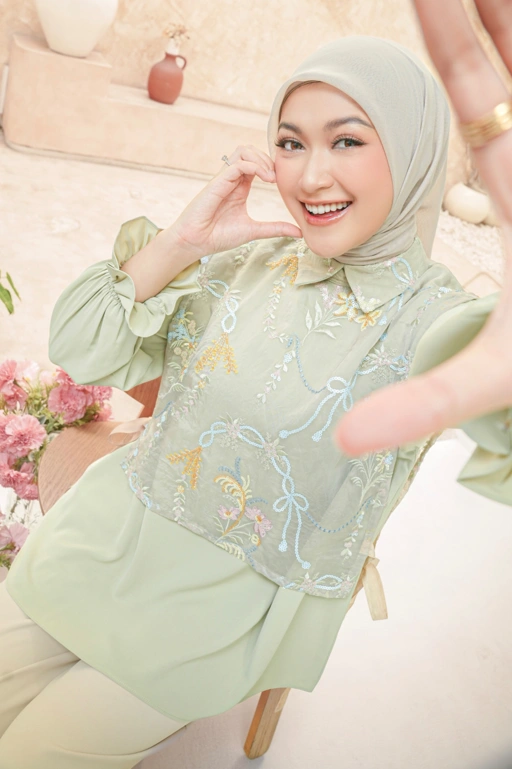 Image of Aletha Vest Beads Breeze