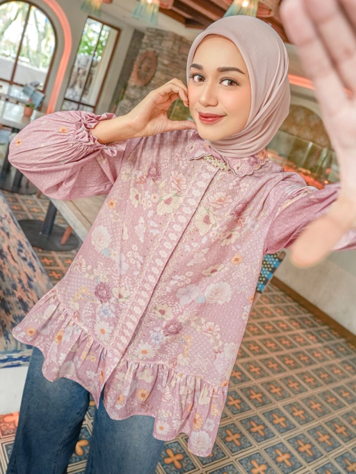 Image of Syafira Blouse Blush