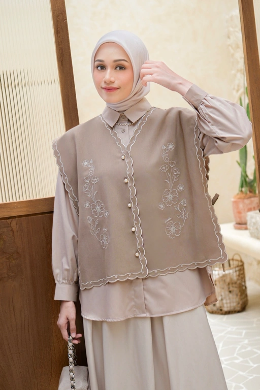 Image of Vasa Embroidery Set Vest Brownie