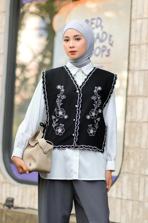 Image of Vasa Embroidery Set Vest Noir