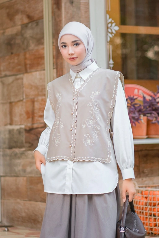 Image of Vasa Embroidery Set Vest Hazelnut