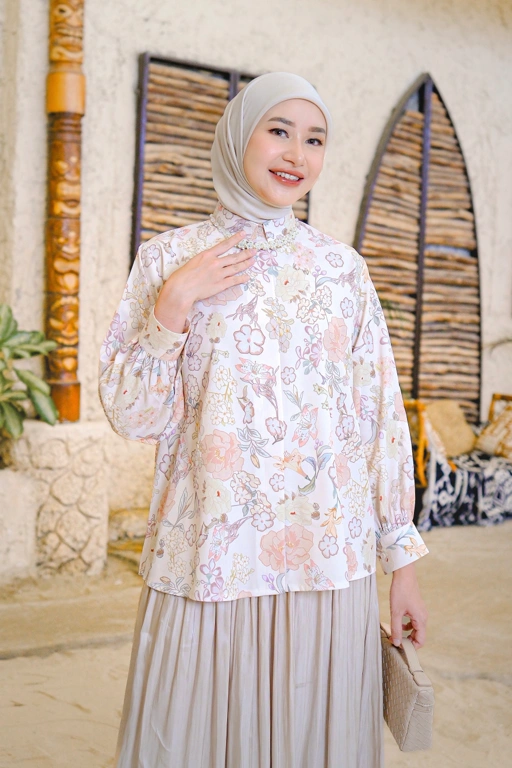 Image of Floria Daily Blouse Tortilla
