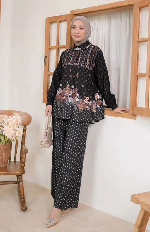 Image of Denara One Set Ebony