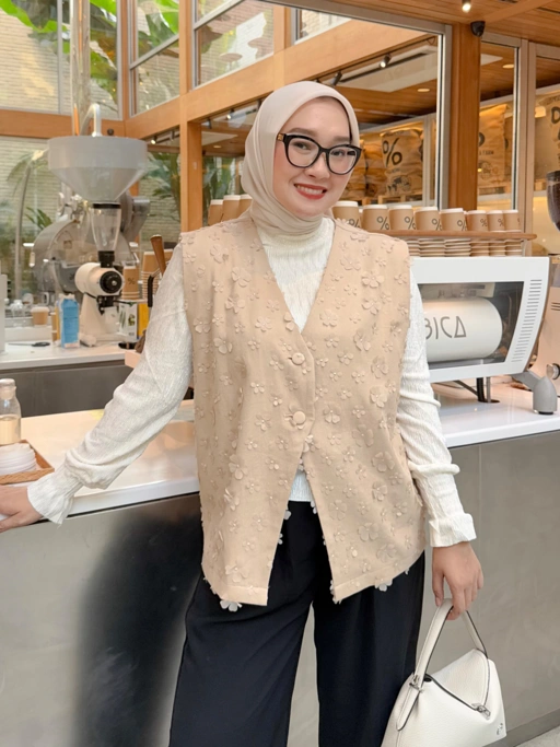 Image of Izzy Flowery Vest Beige