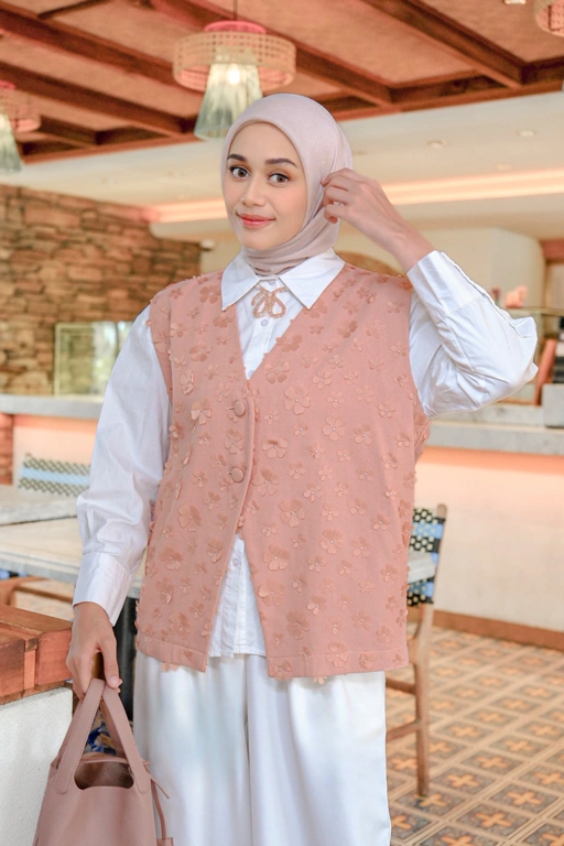 Image of Izzy Flowery Vest Blush