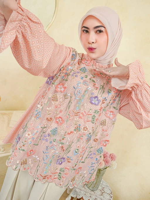 Image of Elena Lace Blouse Fuzz