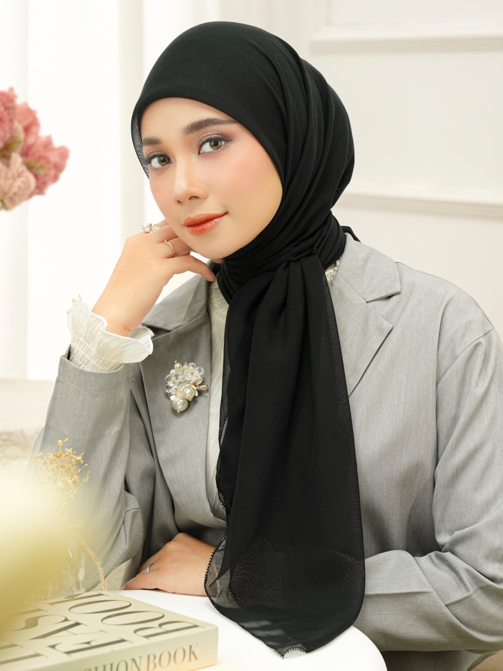 Gea Plain Hijab Black