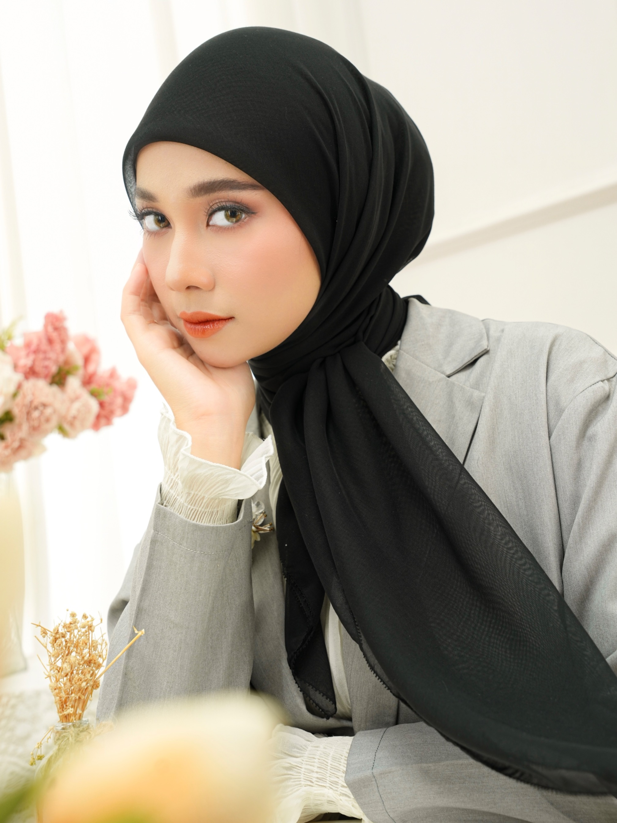 Gea Plain Hijab Black