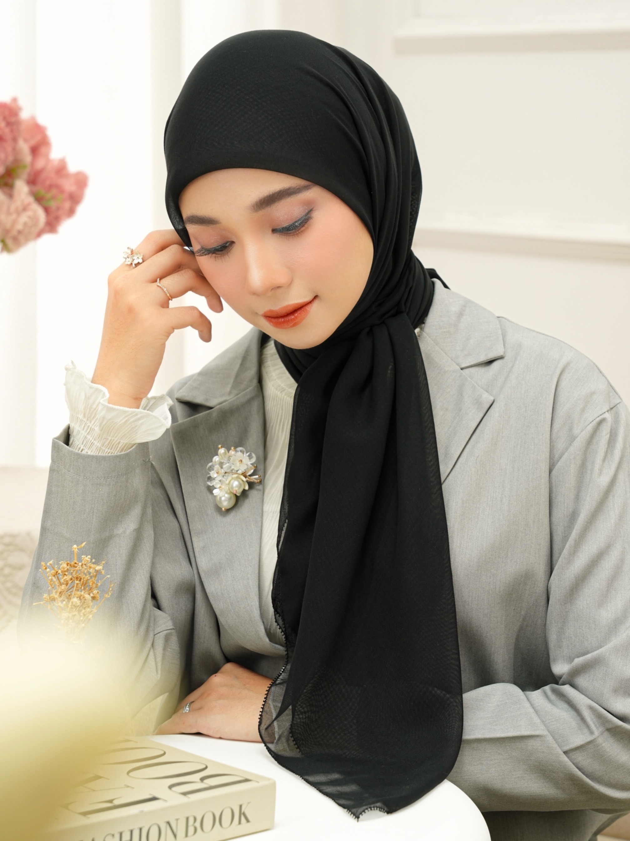 Gea Plain Hijab Black