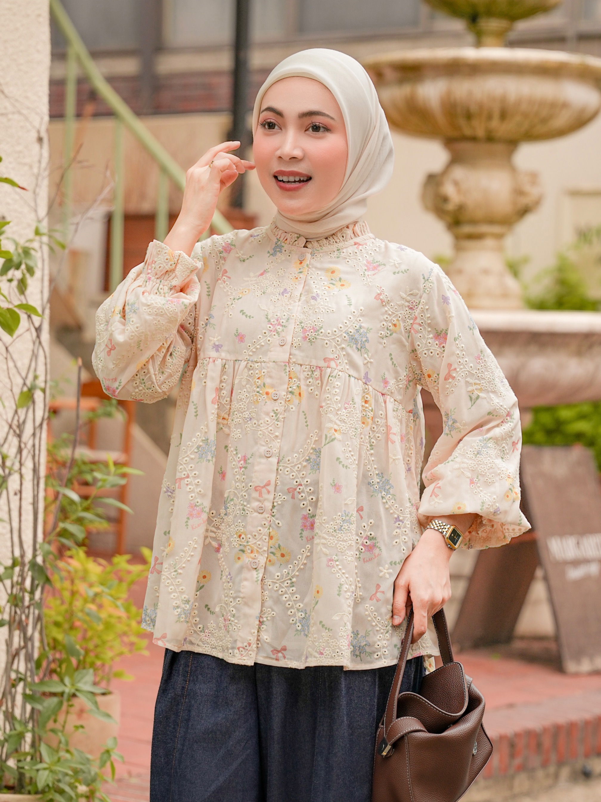 Yoona Embroidery Blouse Ivory
