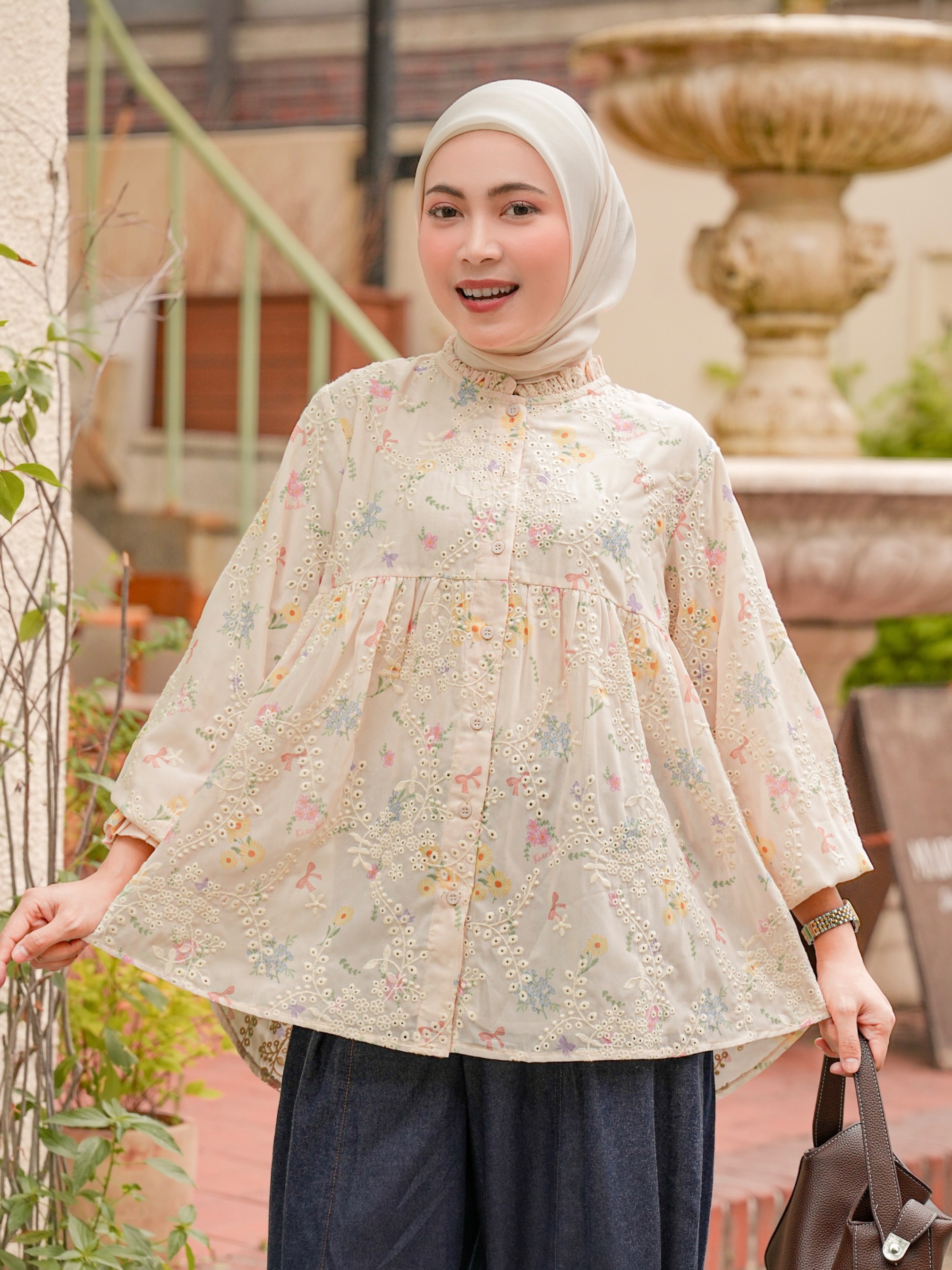 Yoona Embroidery Blouse Ivory