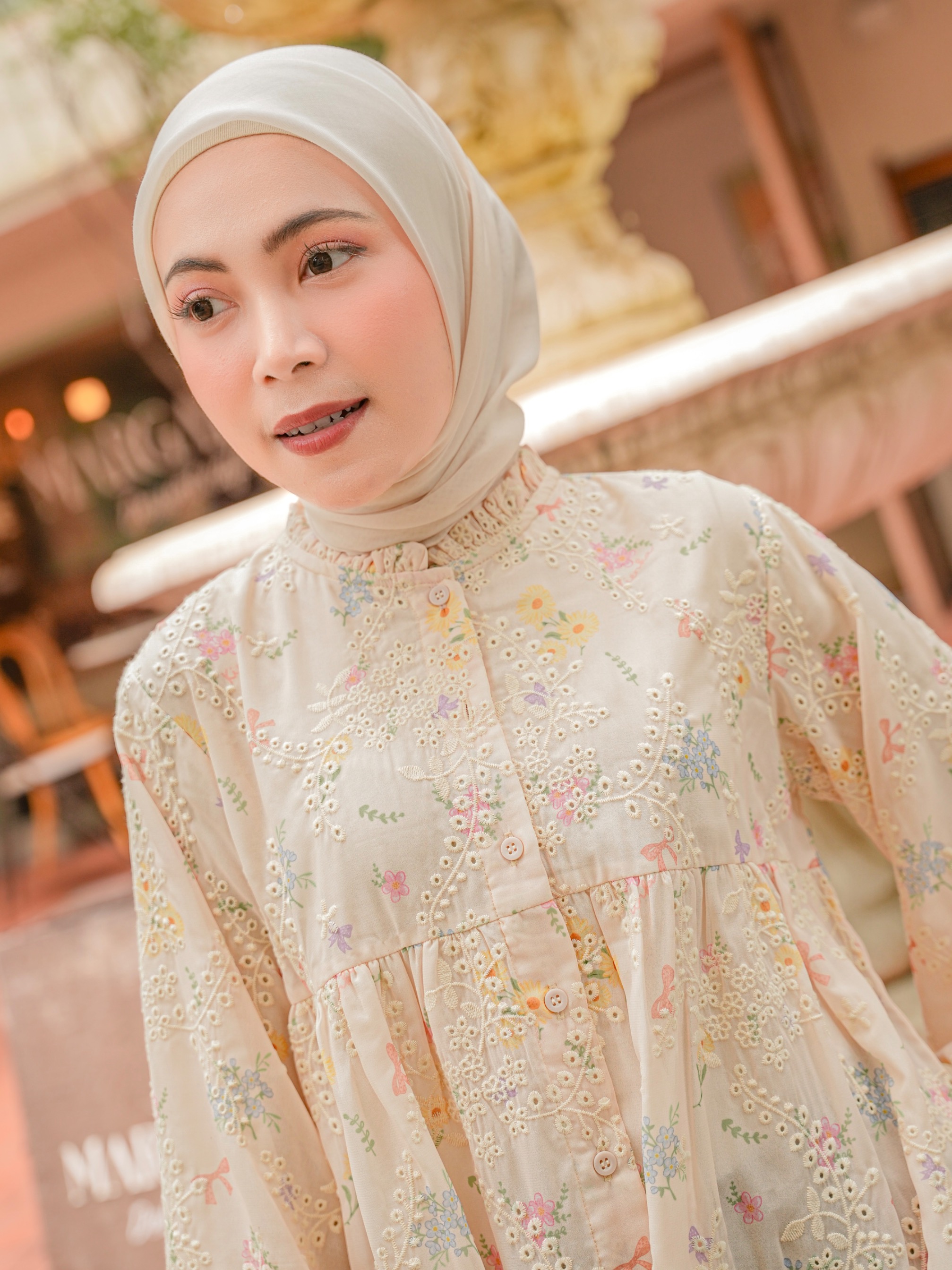 Yoona Embroidery Blouse Ivory