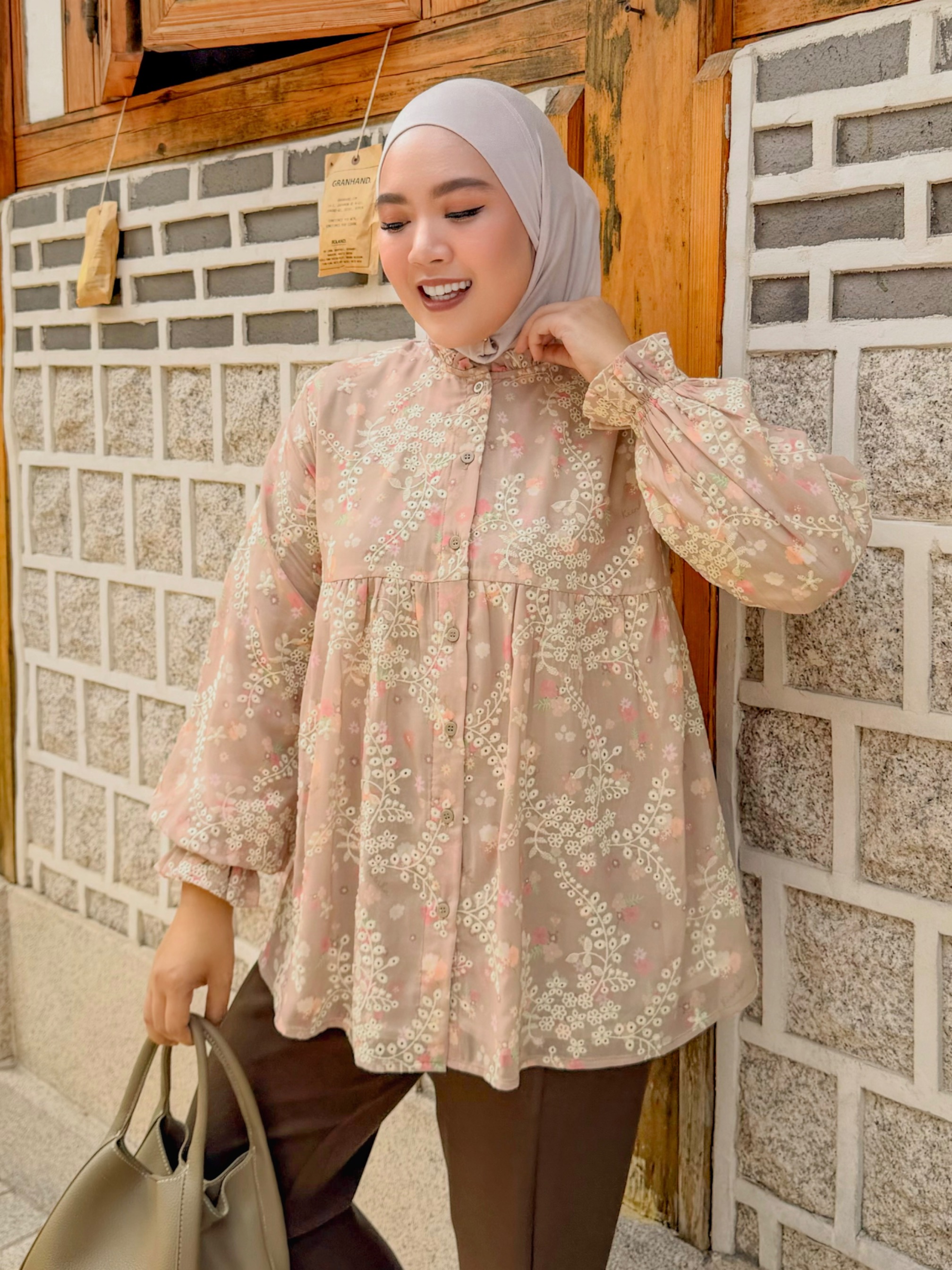 Yoona Embroidery Blouse Granola