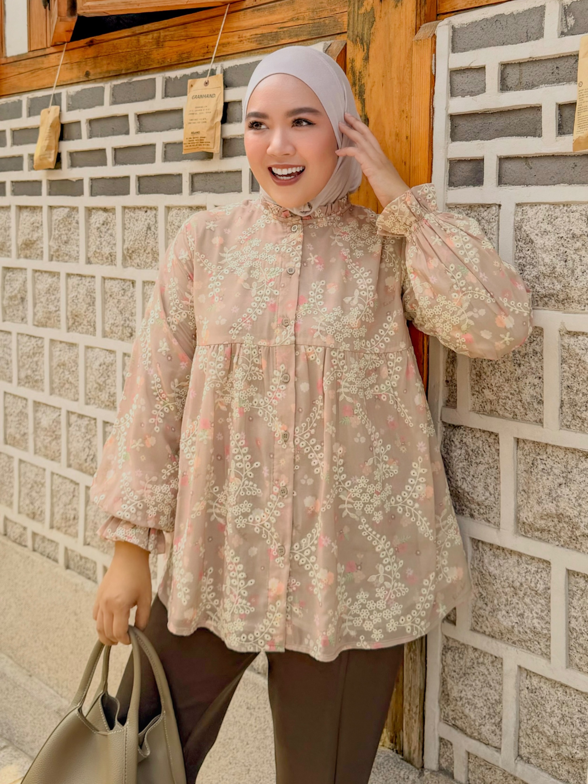 Yoona Embroidery Blouse Granola